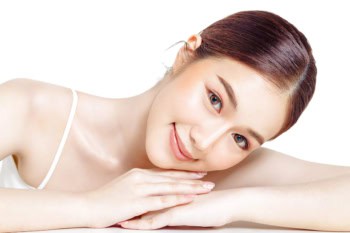 อยากมีผิวฉ่ำวาวเหมือนกับสาวเกาหลีไม่ใช่เรื่องยาก ถ้ารู้จักการฉีดผิวแบบ Glass skin